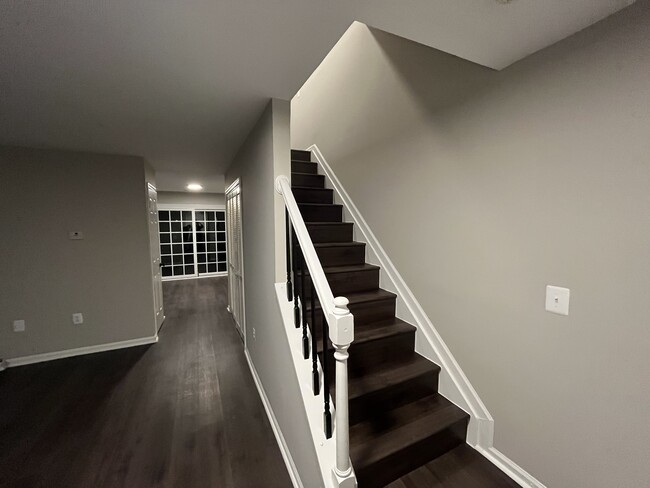 Building Photo - 6527 Old Carriage Ln