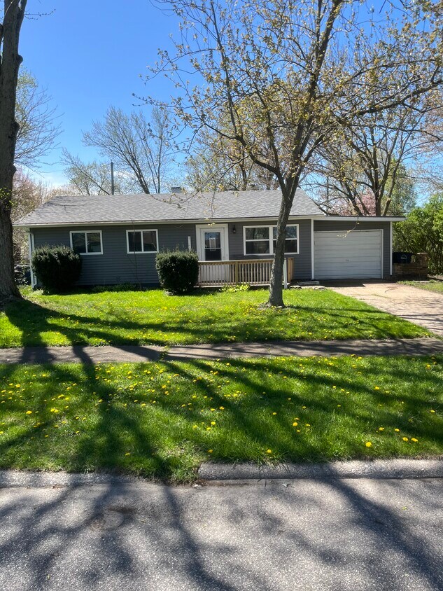 Primary Photo - 306 Village Rd