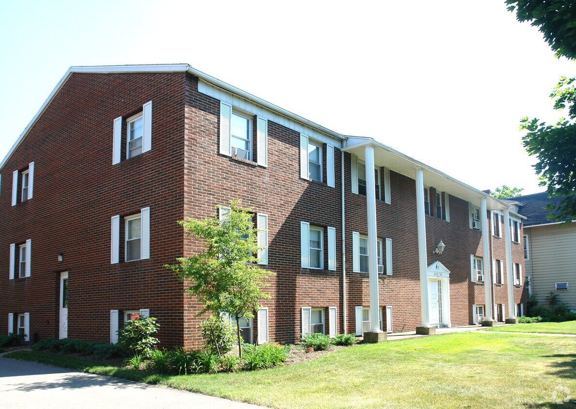 Primary Photo - Walcen Apartments