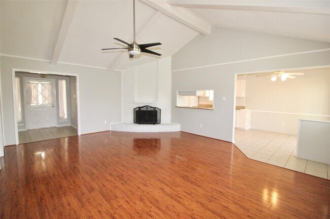 Foto del edificio - 13511 Brook Hollow Dr