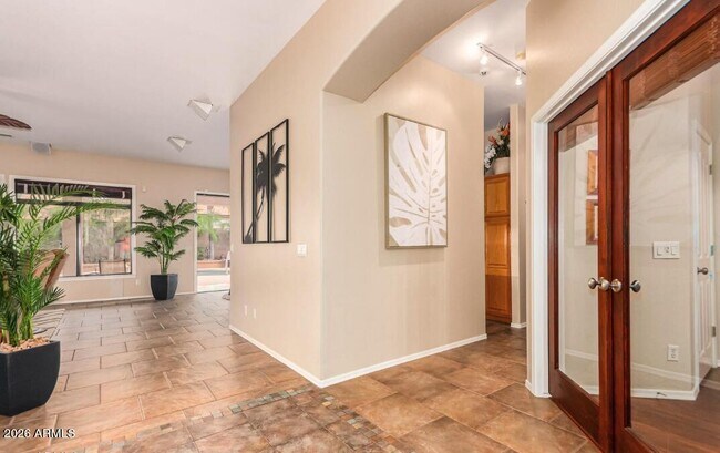 Foto del edificio - 7319 W Surrey Ave