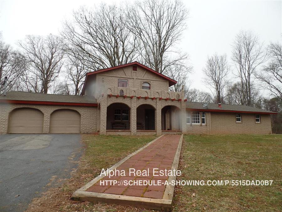 Primary Photo - 33 Horsebarn Rd