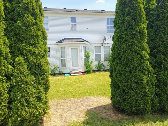 Building Photo - 3200 Monument