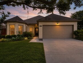 Building Photo - 1811 Emerald Green Dr