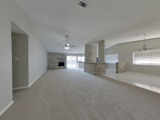 Foto del edificio - 23426 Canyon Lake Dr