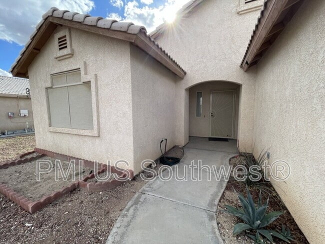 Building Photo - 4891 S Rinaldi Dr