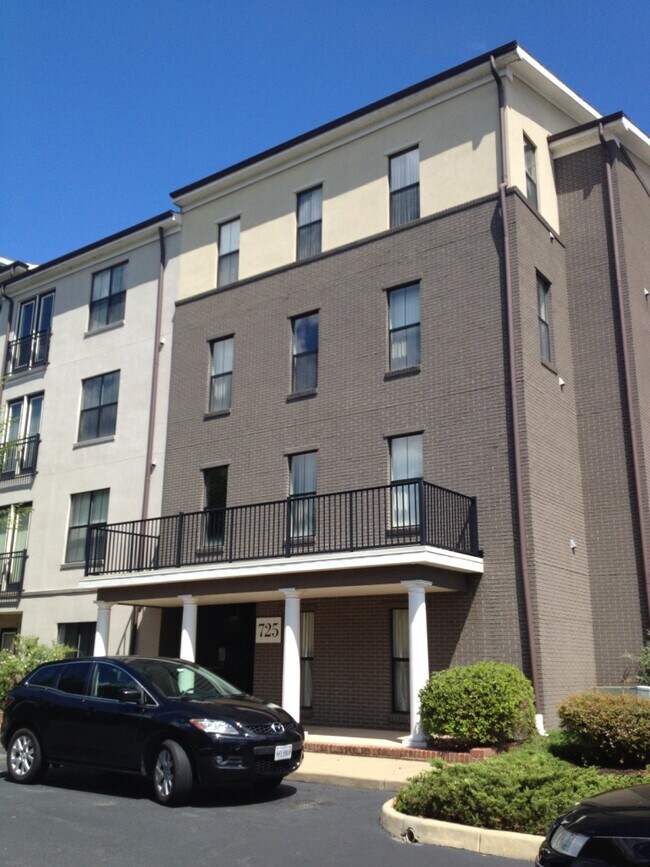 Building Photo - 725-72D Walker Square