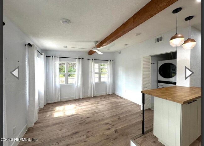 Foto del edificio - 8054 Graff Ln