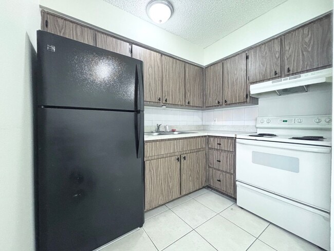 Building Photo - 4265 Desoto Ave