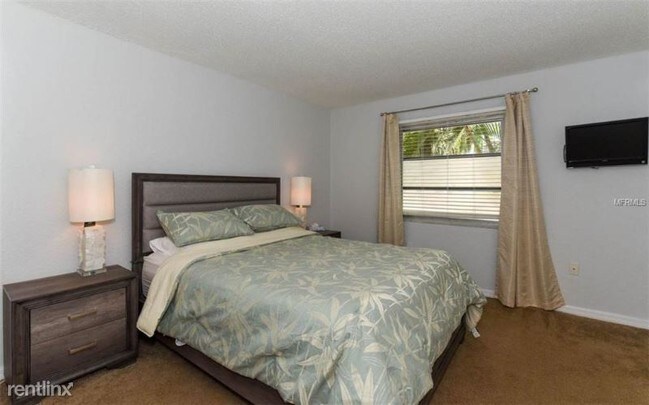 Building Photo - 966 La Costa Cir
