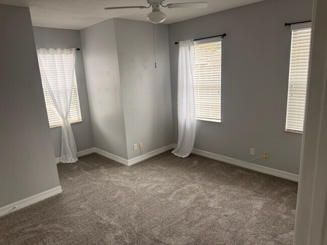 Foto del edificio - 531 Hedgewood Dr