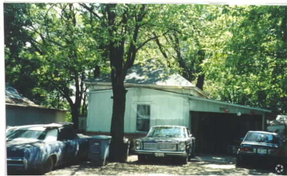 Primary Photo - 5900 Bolm Rd