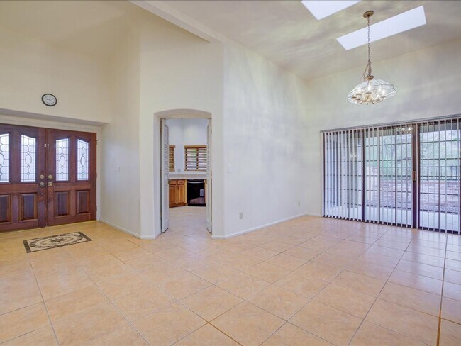 Foto del edificio - PRICE REDUCTION!!!