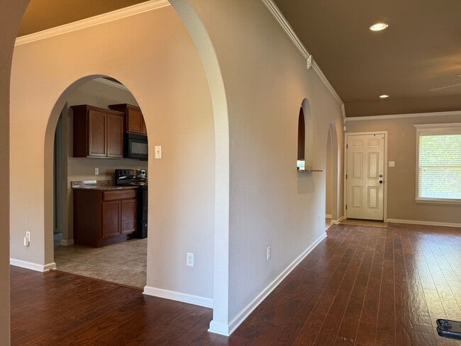 Building Photo - 15229 Skyline Dr