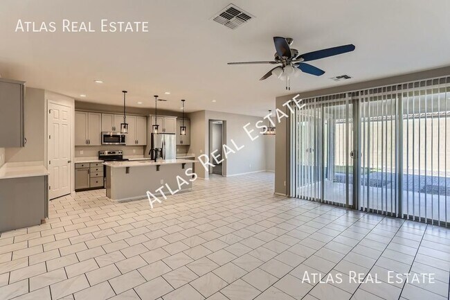 Building Photo - Like New 4 Bedroom 2 Bathroom Home in Gree...