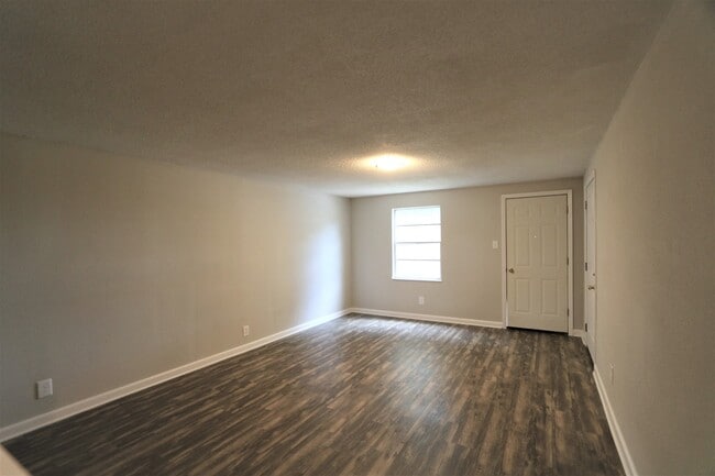 Building Photo - 3165 Walnut Ave