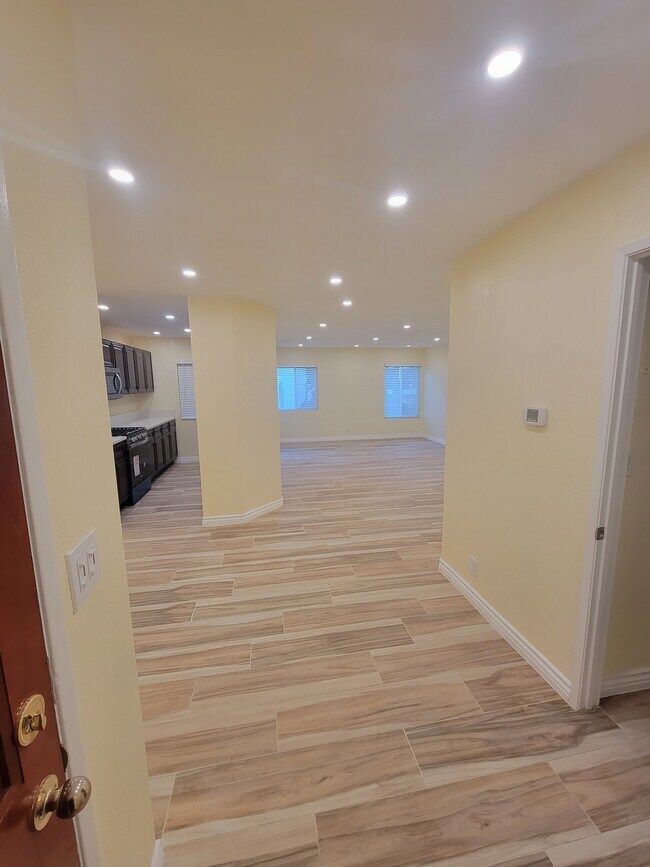 Entrance - 18645 Hatteras St