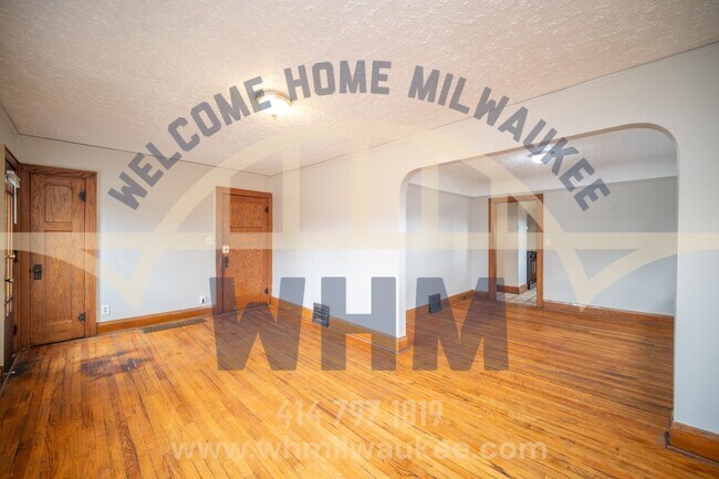 Building Photo - Welcome Home to this Charming 2 Bedroom 1 ...
