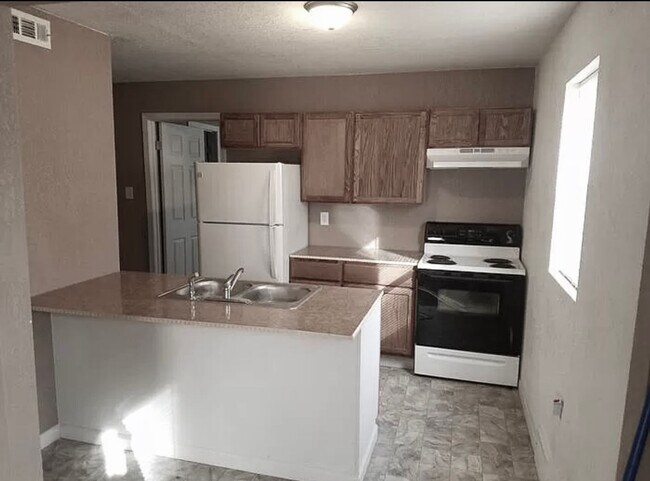 Foto del edificio - 3 Bedroom/2 Bath Duplex For Rent! *** 1/2 ...