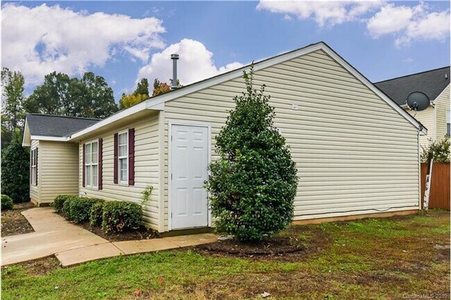 Foto del edificio - 2903 Fairglen Rd