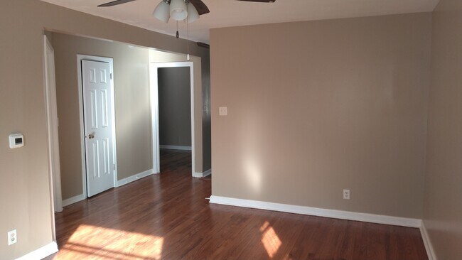 Foto del edificio - 1414 E 5th St