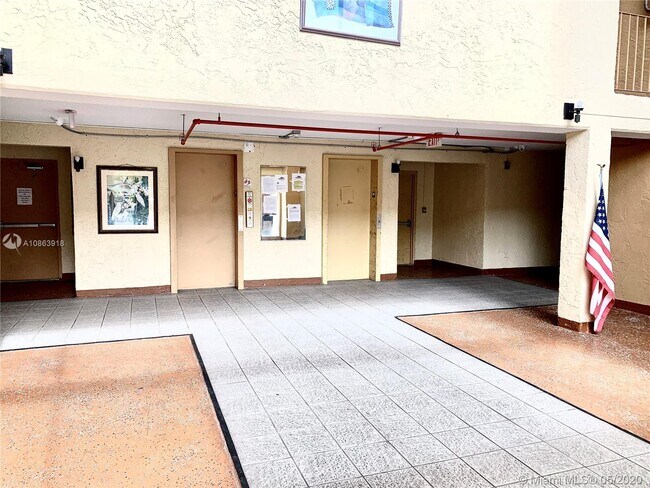 Building Photo - 14850 Naranja Lakes Blvd