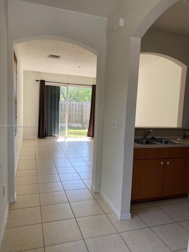 Foto del edificio - 1041 NE 42nd Pl