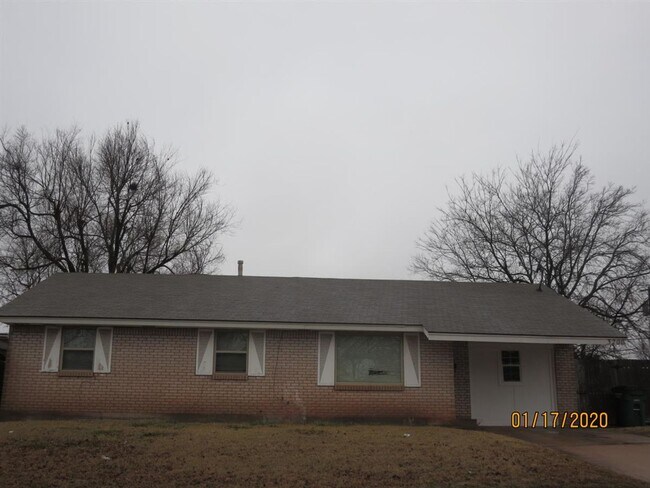 Building Photo - Charming 5 Bedroom House