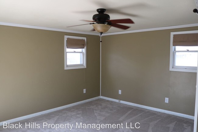 Building Photo - 4 br, 2 bath House - 617 Dakota Dr.