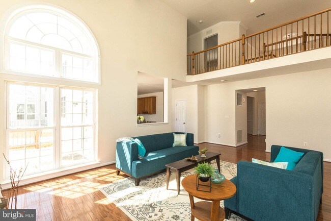 Foto del edificio - 451 Blossom Tree Rd