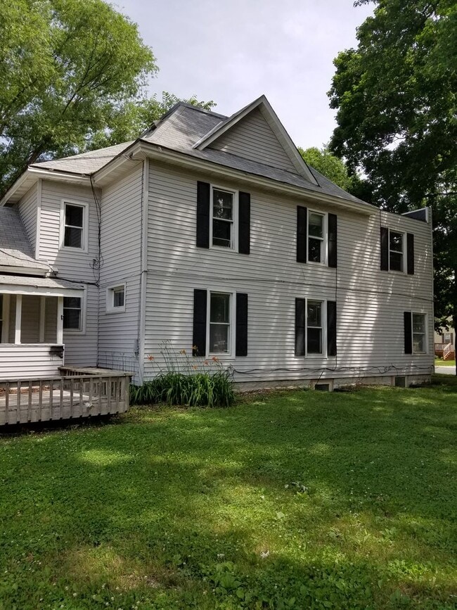 Building Photo - 720 3rd St