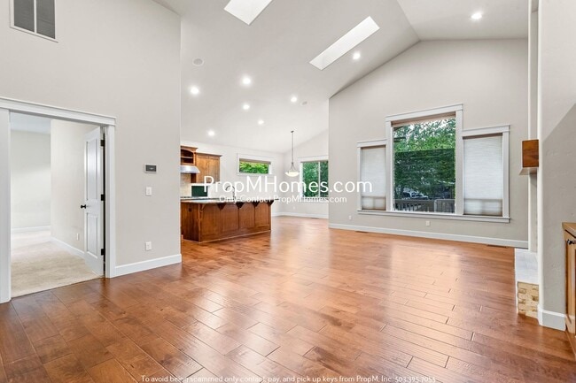 Building Photo - Luxury Three Bedroom Escape in Bull Mountain!