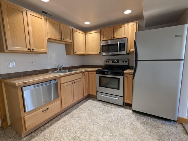 Building Photo - 75 Boxwood Dr