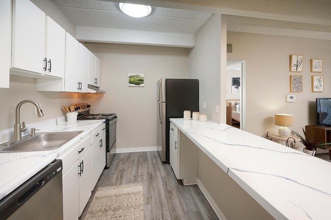 Building Photo - Raven