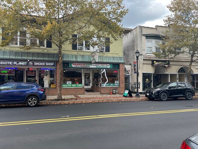 Foto del edificio - 310 W Main St