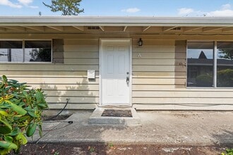 Building Photo - 438 SE 11th Ave