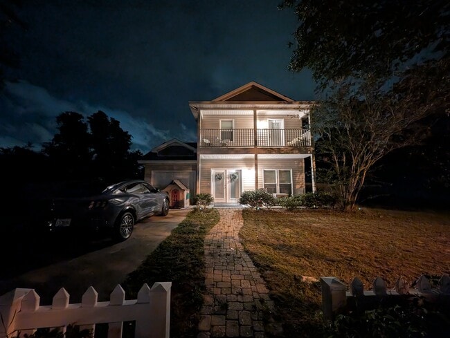 Building Photo - 2601 Laurel Dr
