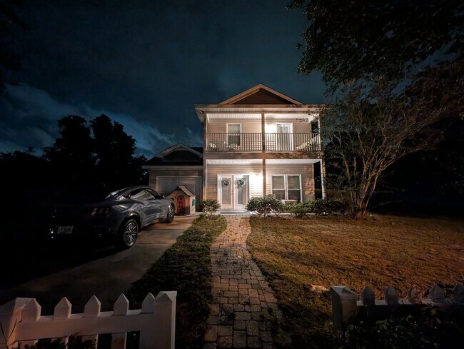 Foto del edificio - 2601 Laurel Dr