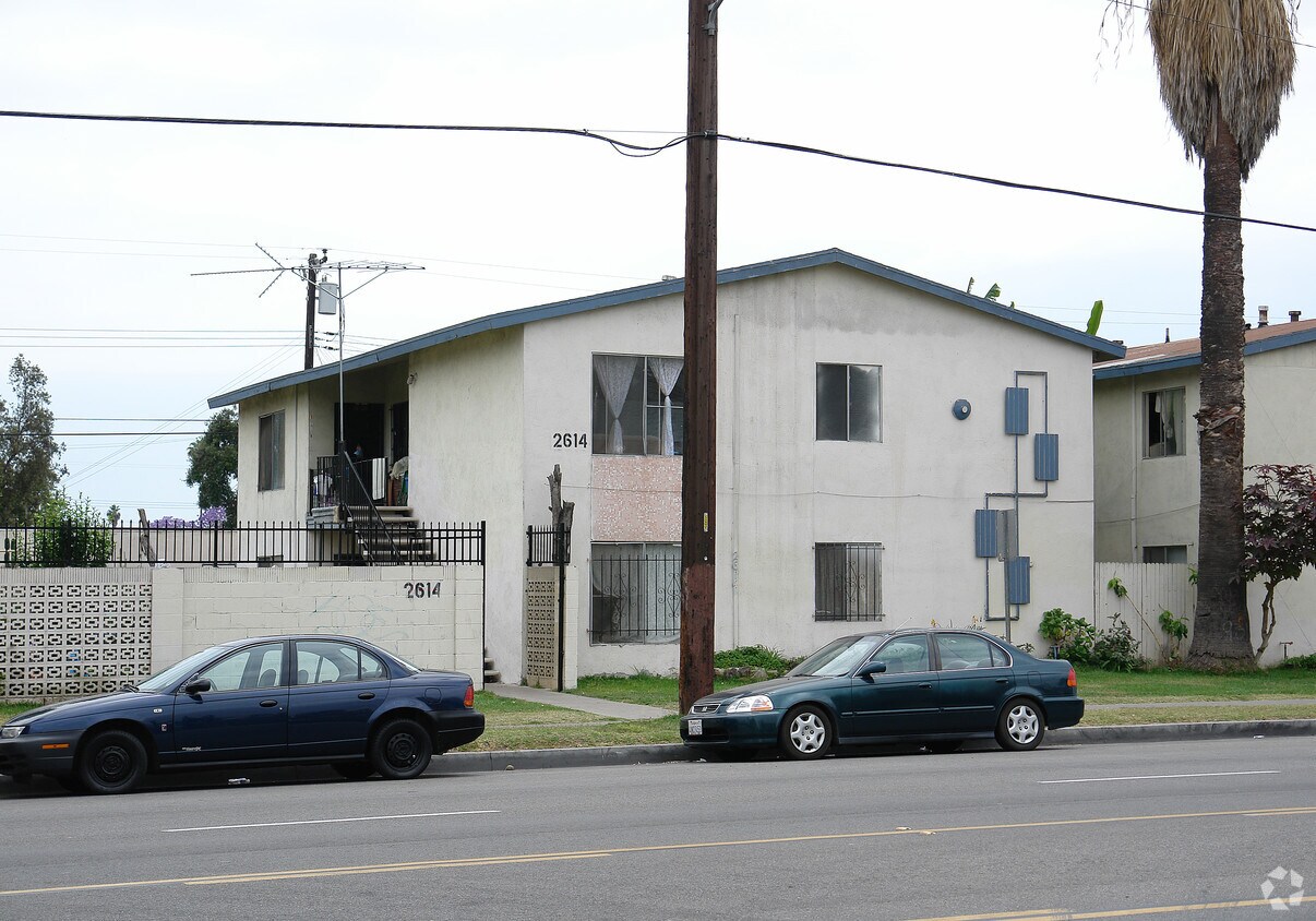 Primary Photo - 2614 Mcfadden Ave