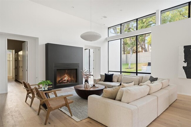 Foto del edificio - 2704 Mountain Laurel Dr