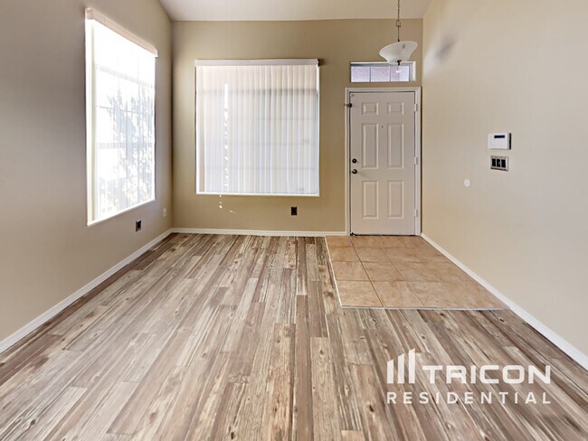 Building Photo - 210 Mariposa Way