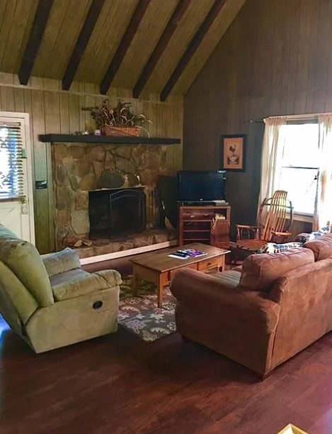 Photo - 211 Chalet Village Dr House