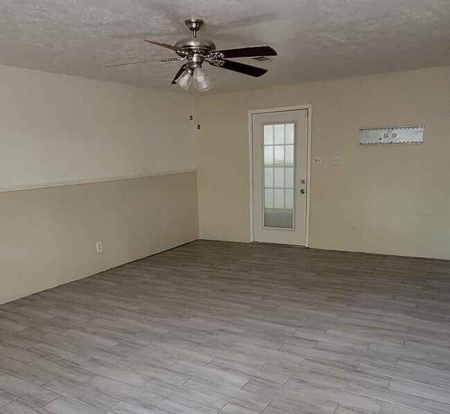 Foto del edificio - 17308 Valley Ln