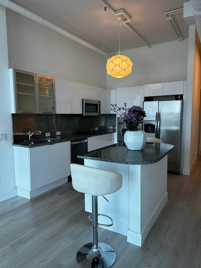 Foto del edificio - 3029 NE 188th St