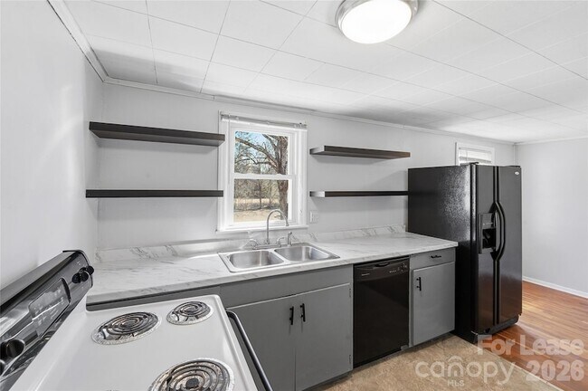 Foto del edificio - 214 Latta Ave