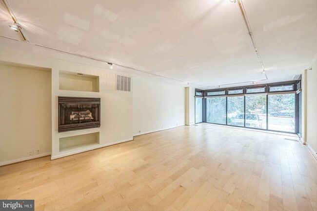 Building Photo - 1520 16th St NW