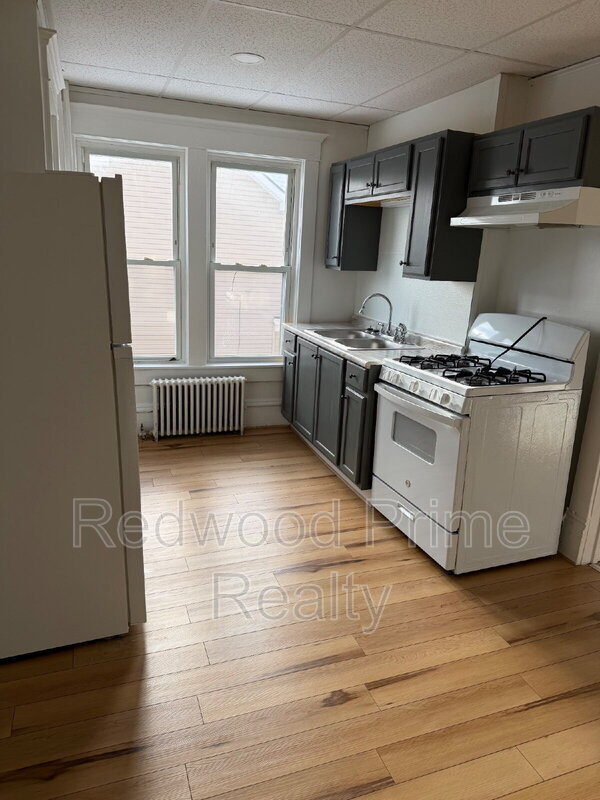 Building Photo - 2901 Maple Ave