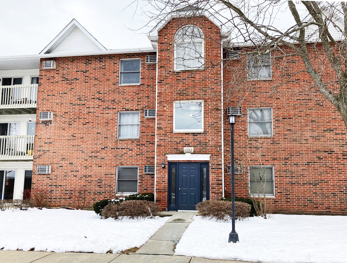 Primary Photo - 1352 Cunat Ct