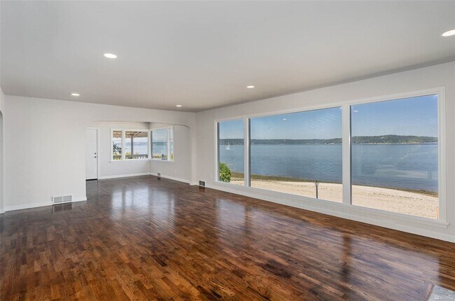 Foto del edificio - 5304 Hyada Blvd NE