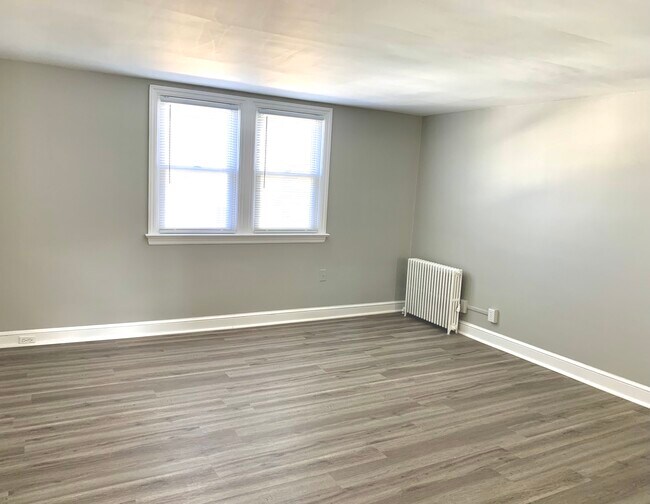 Living Room - 157 Congress Ave